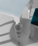 Izvelkamais galds LAUREL balts/melns